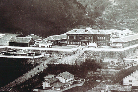 明治34（1901）岡山県立高梁中学校校舎